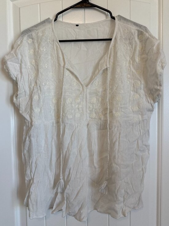 Tops - White gauze peasant top with embroidered detailing